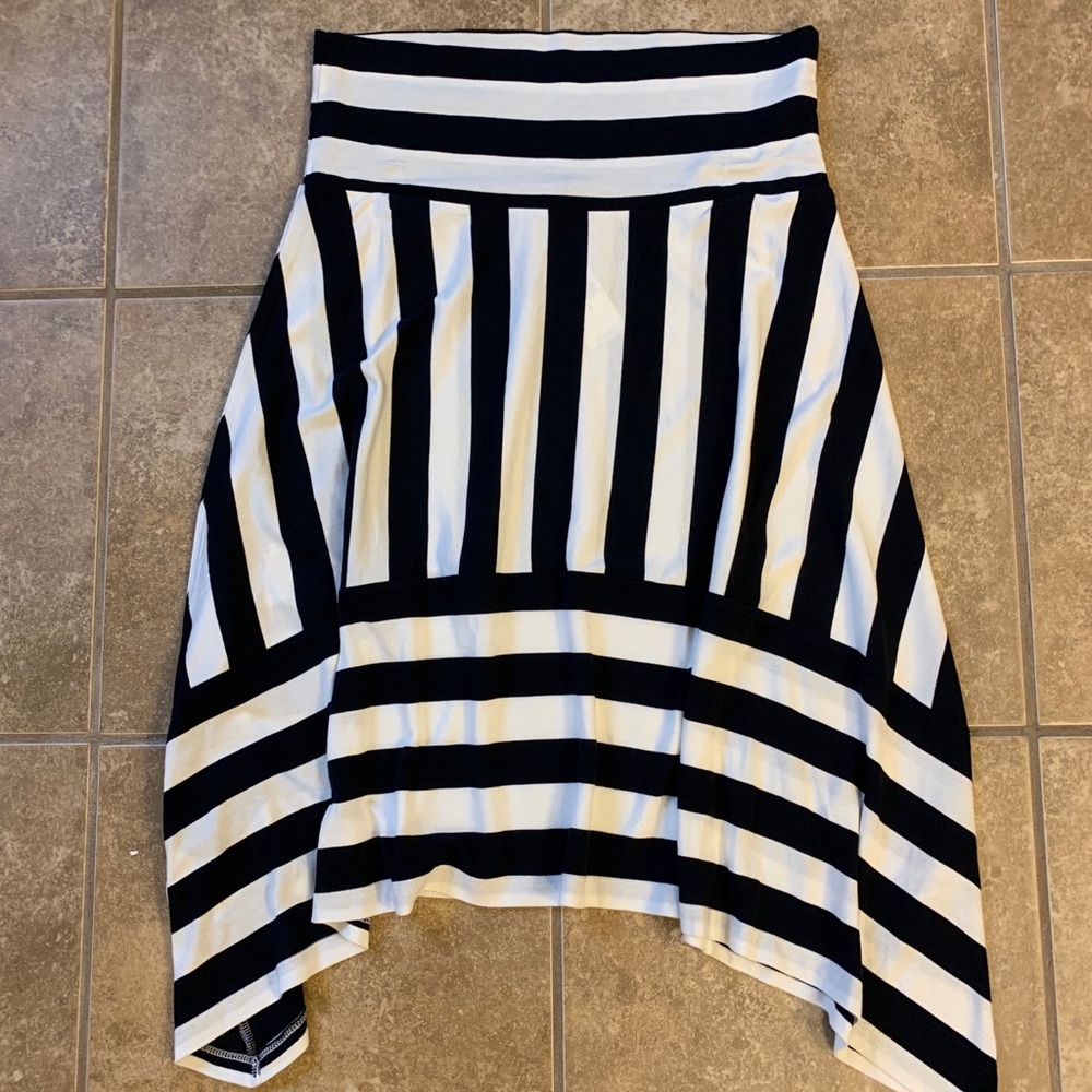 Flowing fitted GAP blue/cream striped skirt